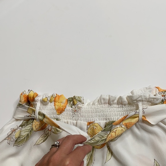 For Love and Lemons white high rise lemon print shorts with pockets size large - Picture 11 of 12